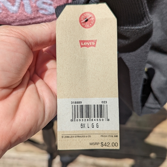 Black Levi's fleece pullover. New w/ tags.  Size 6X - Picture 4 of 4